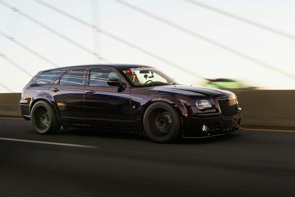 Maglione a trecce e gonna in pelle: il perfetto abbinamento invernale per un look chic e originale!